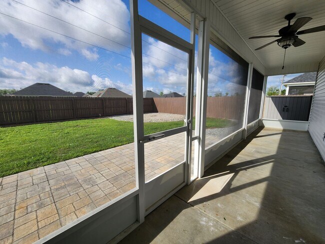Building Photo - Charming 4-Bedroom Home with Modern Finishes in Hahira, GA - Lawn Care Included