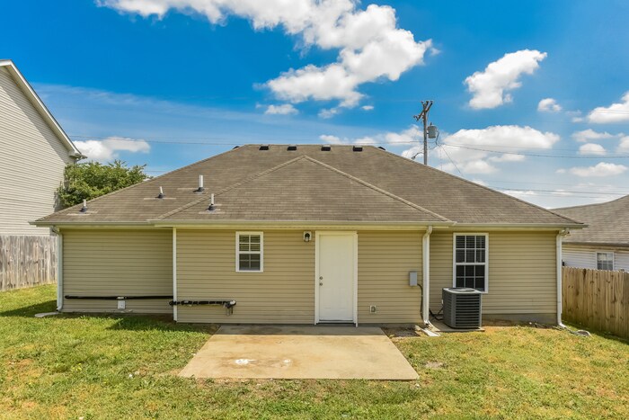 Building Photo - 956 Tom Hailey Blvd