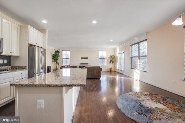 Building Photo - 3041 Bel Pre Rd