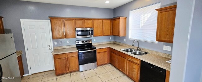 Building Photo - 587 S Buena Vista Ct