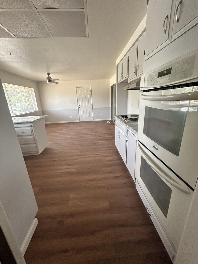 Building Photo - 7312 S Land Park Dr