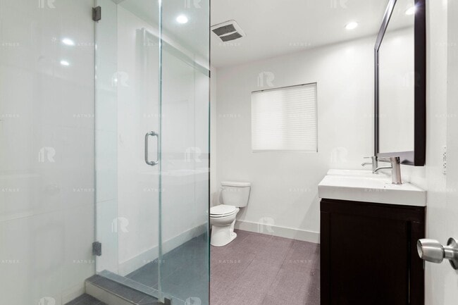 Building Photo - Newly Remodeled Huge Open Concept 4 Bed / ...