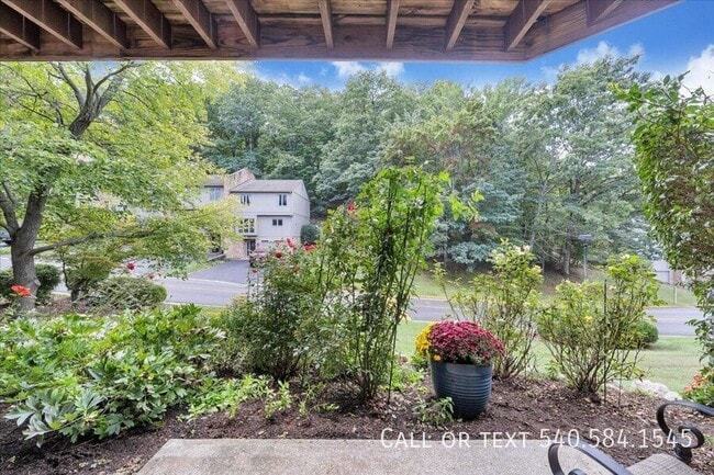 Building Photo - 3331 Stonehenge Square