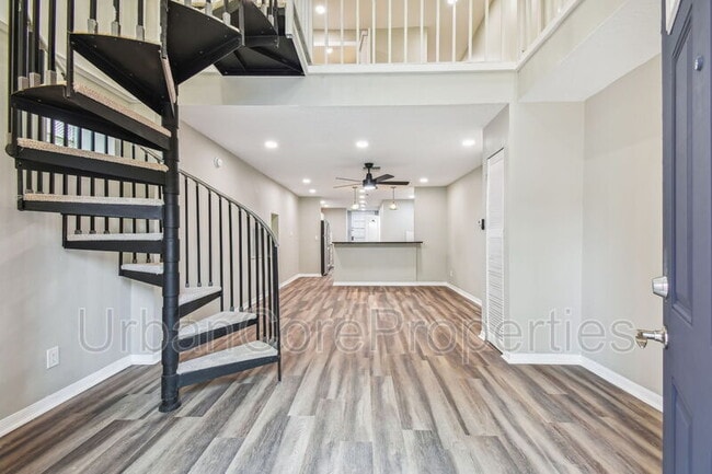 Building Photo - 440 2nd St N