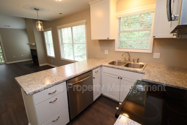 Building Photo - 2023 Bulon Dr