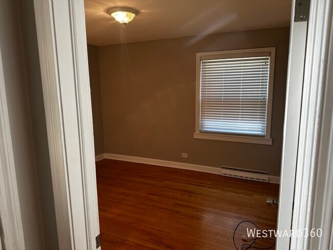 Building Photo - 2821 W Summerdale Ave