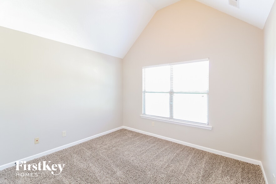 Building Photo - 102 Birchwood Ct