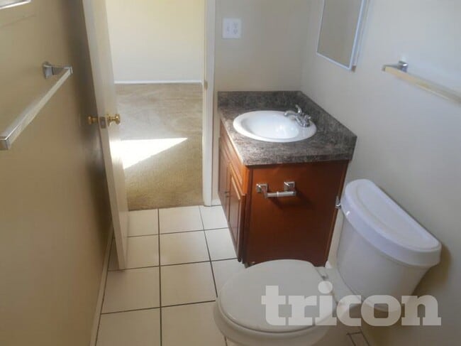 Building Photo - 3701 E Greenway Ln