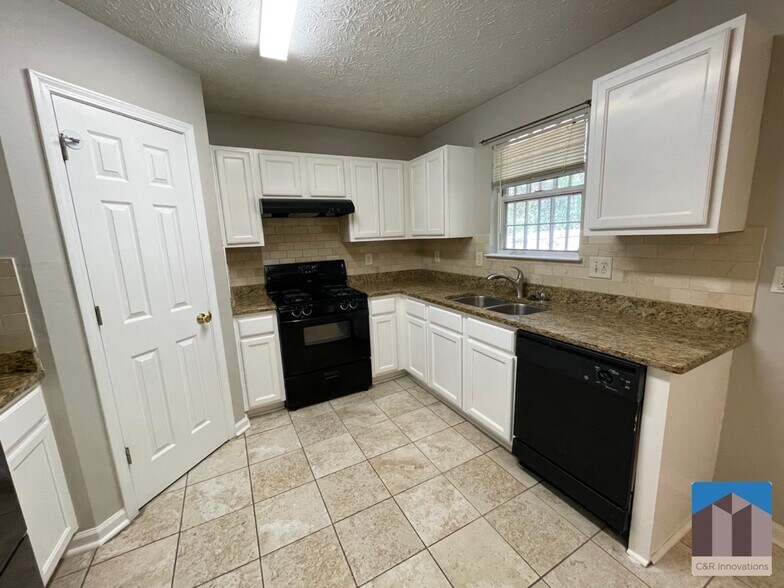 Building Photo - 2345 Delfern Dr