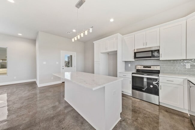 Building Photo - FOR RENT in YOUNGSVILLE!