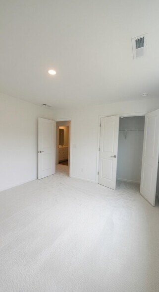 Building Photo - 5537 Hydrangea St