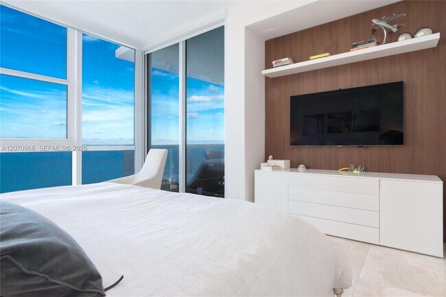Building Photo - 18201 Collins Ave