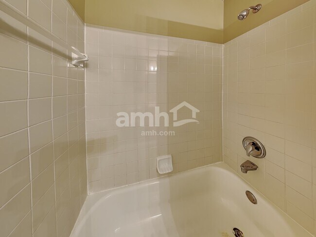 Building Photo - 509 Lake Front Dr