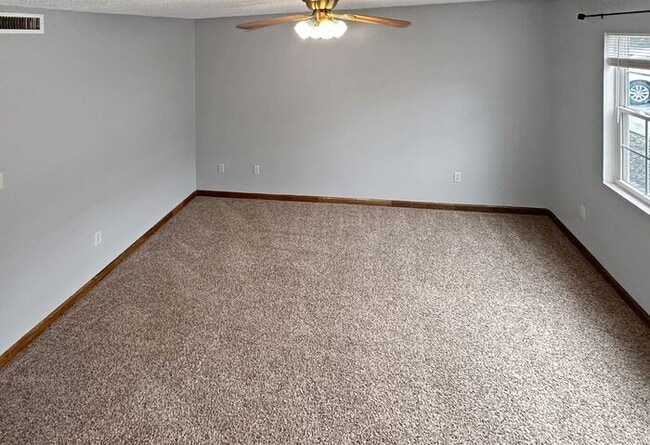 Building Photo - 2BD/1.5BA Unit at Pinecrest Apartments in ...