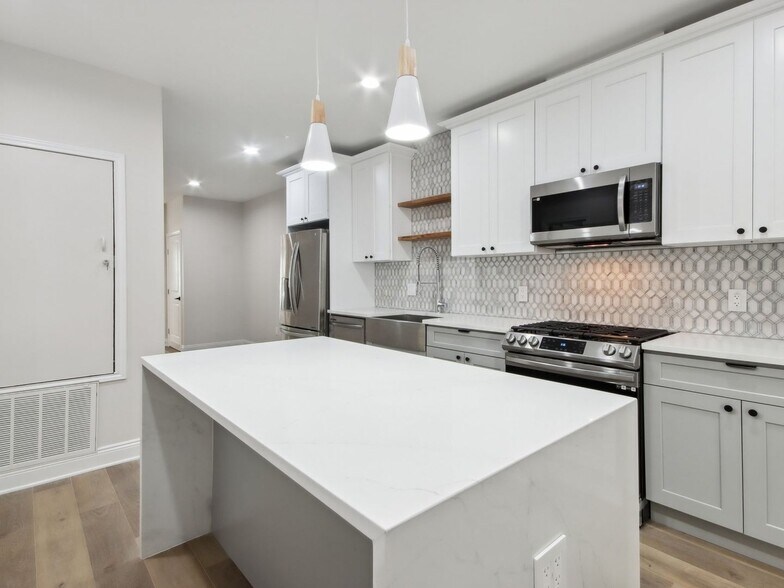 Building Photo - 1904 Calumet St