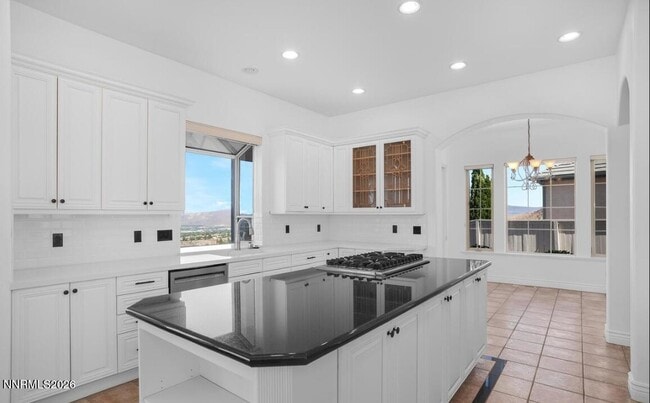 Building Photo - 4690 Aberfeldy Rd