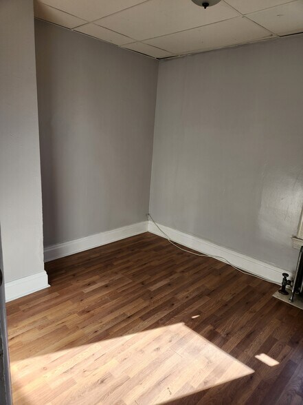 1st bedroom - 2201 15th St