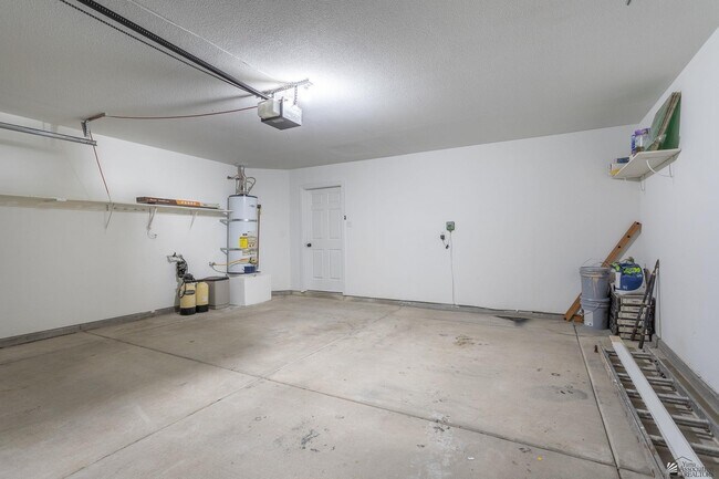 Building Photo - 8807 E 26th St