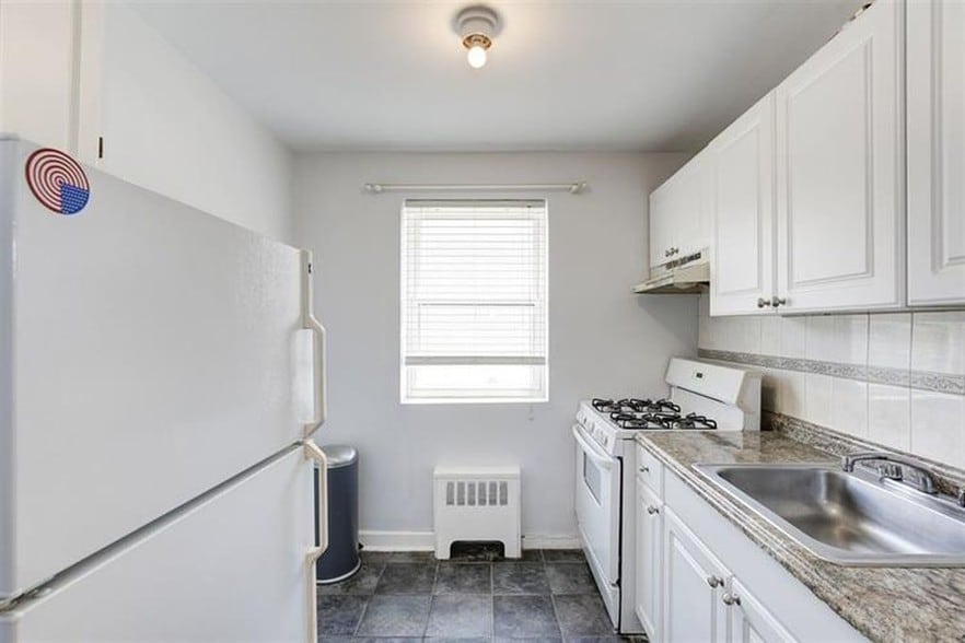 Kitchen - 165 Vroom St