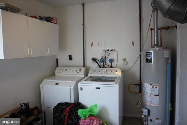 Building Photo - 219 Meadow Dr