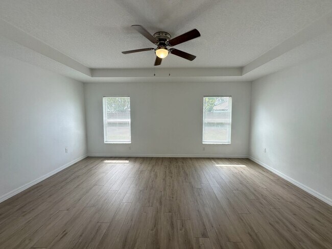 Building Photo - Move-In Ready Rental with Stylish Updates!