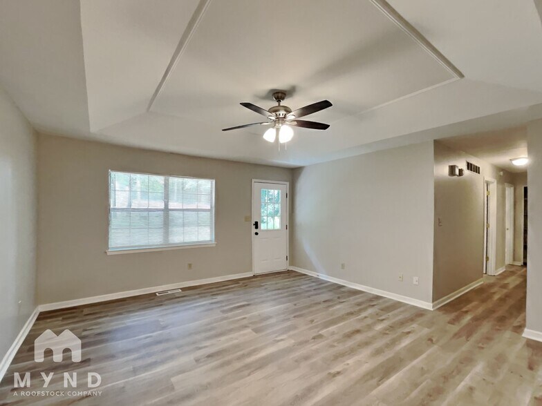 Building Photo - 4020 Hudson Dr