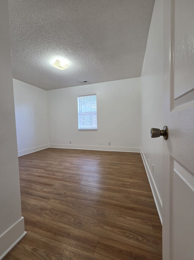 Building Photo - 1034 Jessamine Trail