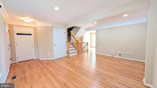 Building Photo - 211 Shirley Square SE