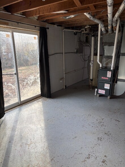 Building Photo - 3827 Corby St