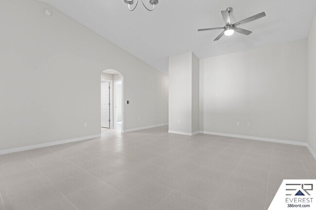 Building Photo - FULLY FENCED, LIKE NEW 3/2/1 TOWNHOUSE ON A CUL DE SAC IN BEAUTIFUL SEMINOLE WOODS