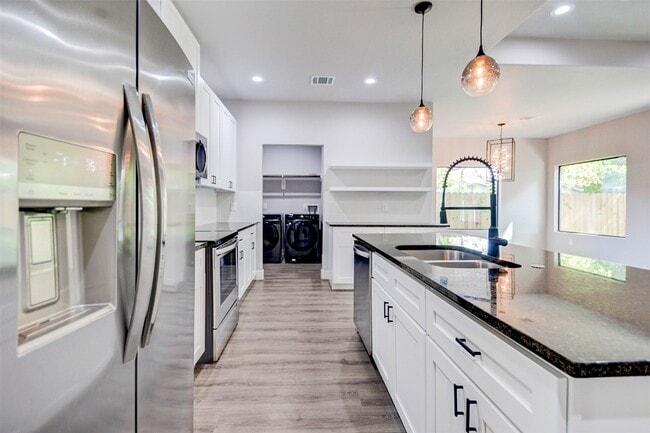 Building Photo - 6731 New York St