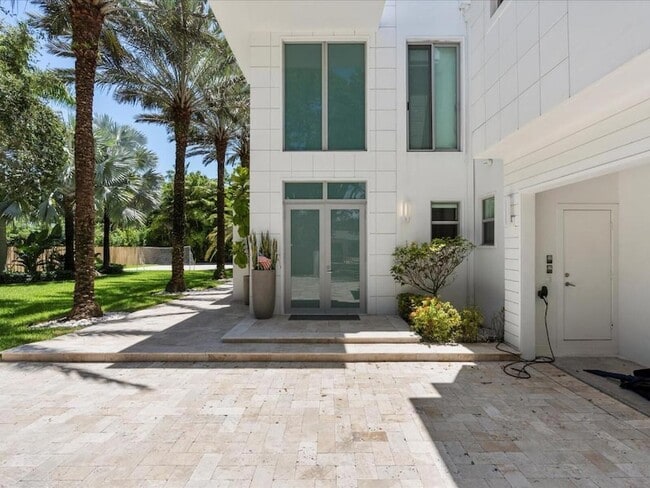 Building Photo - 3917 S Le Jeune Rd