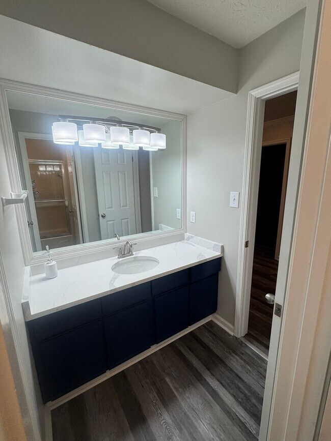 Building Photo - Arrowhead One Level