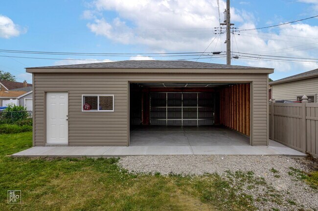 Building Photo - 5614 S Moody Ave