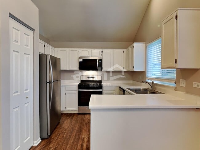 Building Photo - 495 W Camden Ln