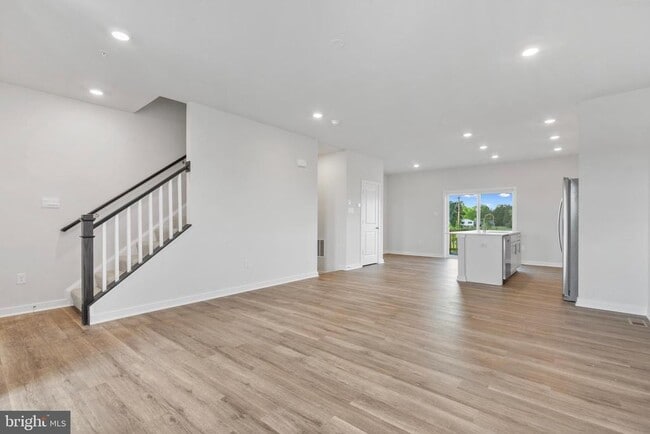 Building Photo - 16661 Green Glade Dr