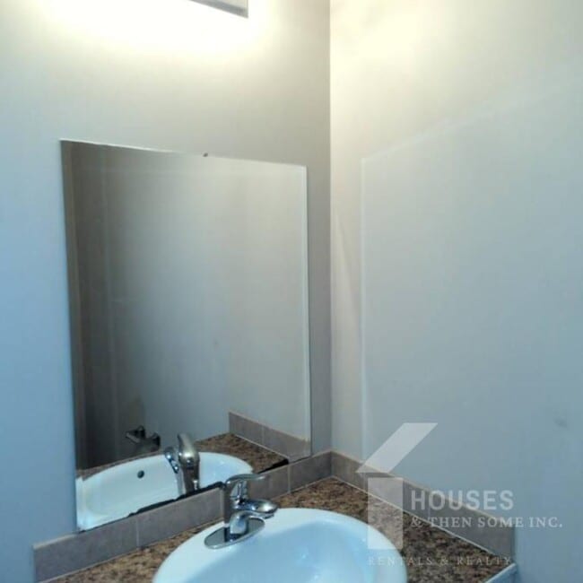 Building Photo - 515 Fairview Rd