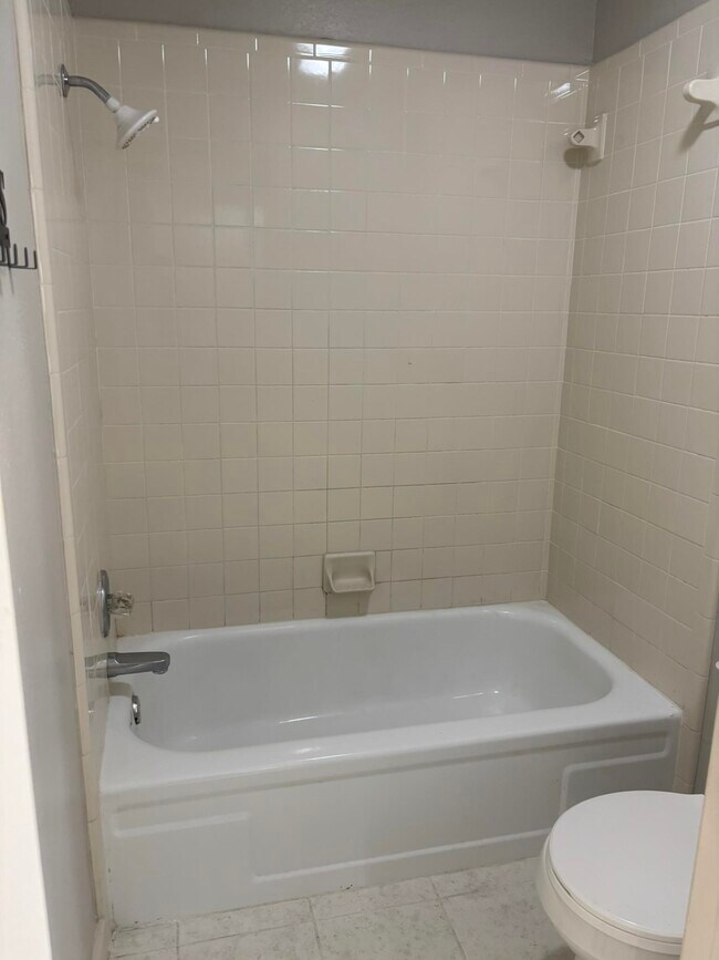 Building Photo - 213 S Dakota St