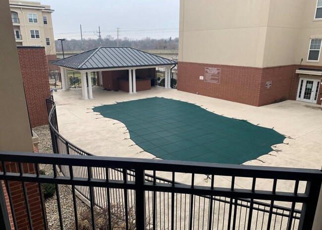 Building Photo - SPACIOUS 2-Bed, 2-Bath Condo WITH POOL, HO...