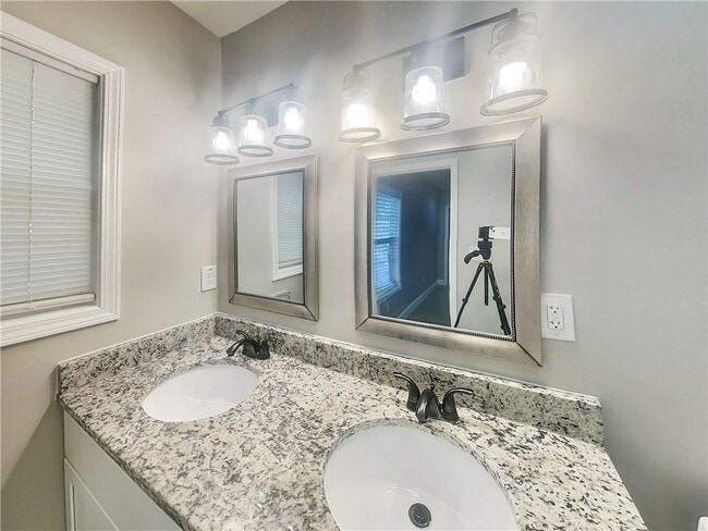 Building Photo - 1439 Westmont Rd SW