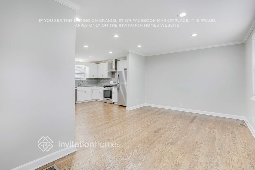 Building Photo - 2287 Wallingford Dr