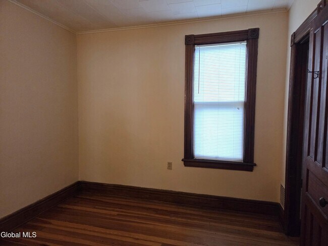 Building Photo - 1273 Parkwood Blvd