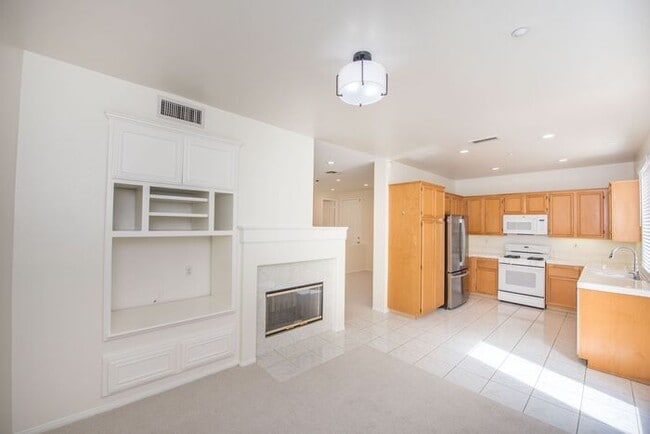Building Photo - Make this your home