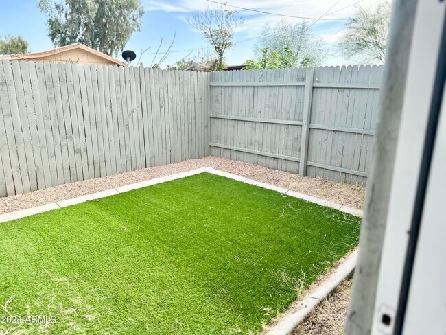 Building Photo - 16821 N 26th St