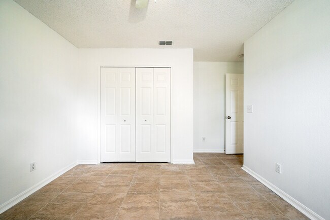 Building Photo - 10478 Sun Villa Blvd