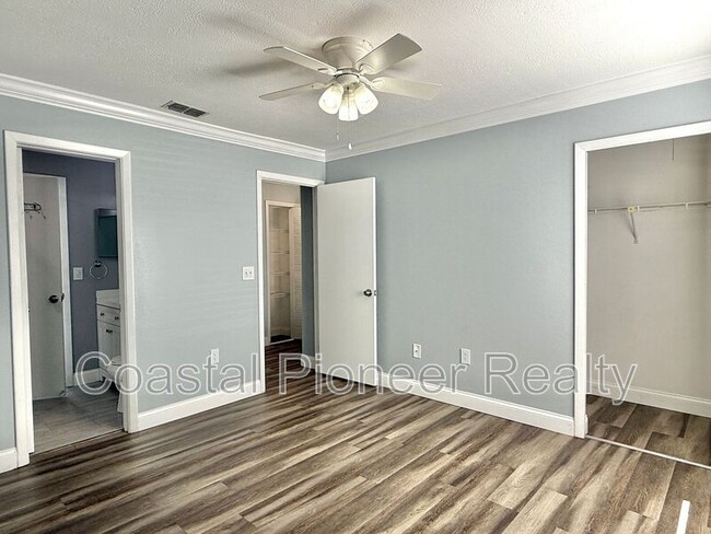Building Photo - 11815 Cypress Hill Cir