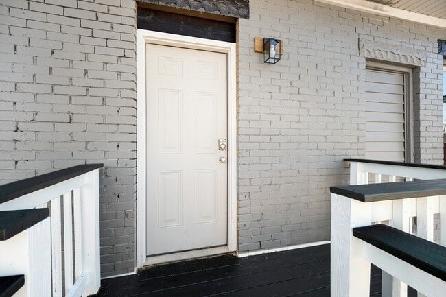 Building Photo - 1014 9th Ave