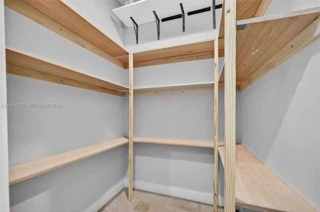 Building Photo - 18369 Mellen Ln