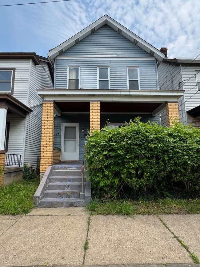 Primary Photo - 3 Bedroom 1 Bath Minutes Away from the City!