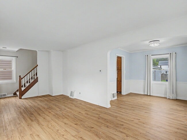 Building Photo - 329 Pierce Ave
